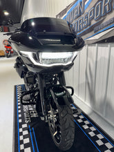 Load image into Gallery viewer, 2025 Road Glide