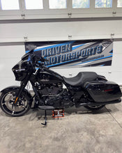Load image into Gallery viewer, 2024 Street Glide